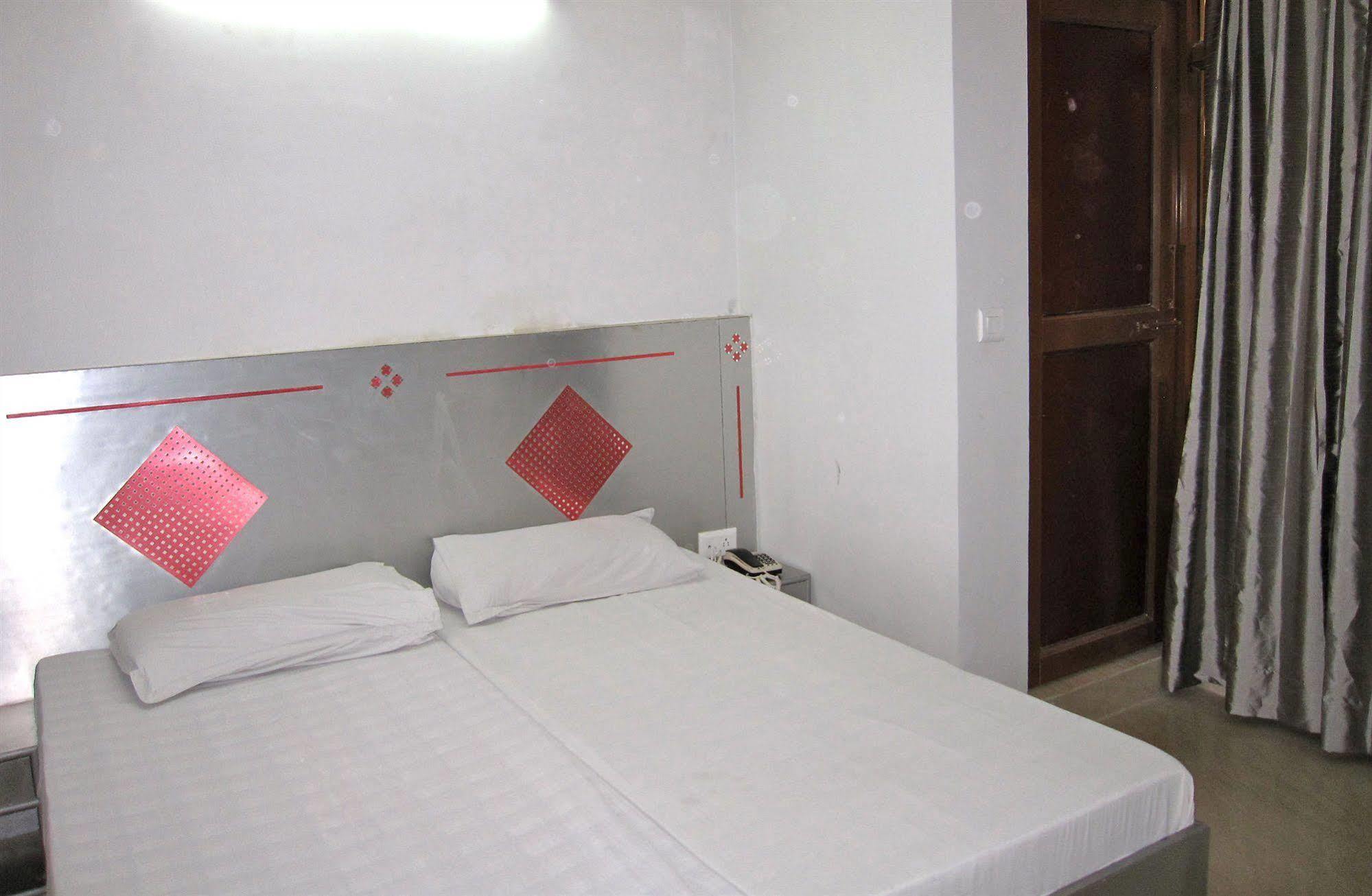 Hotel Kwality New Delhi Eksteriør bilde